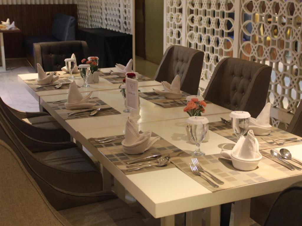 G'Sign Hotel Banjarmasin Банджармасин Экстерьер фото