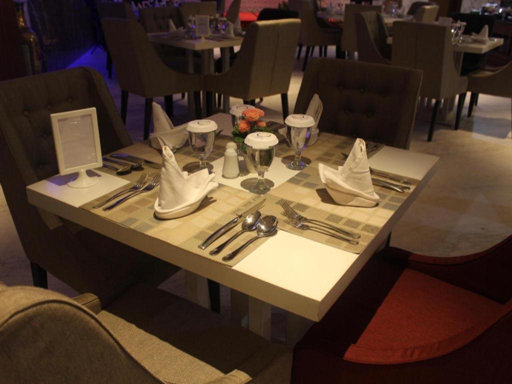 G'Sign Hotel Banjarmasin Банджармасин Экстерьер фото