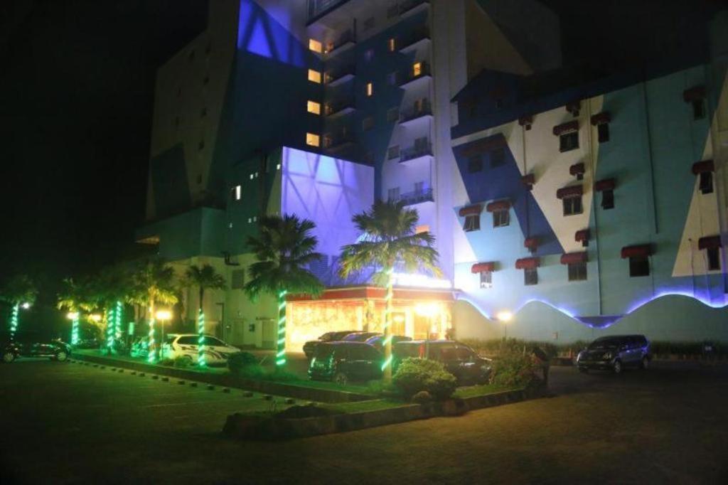 G'Sign Hotel Banjarmasin Банджармасин Экстерьер фото