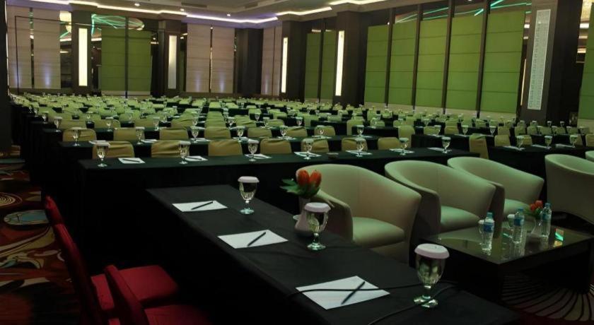 G'Sign Hotel Banjarmasin Банджармасин Экстерьер фото